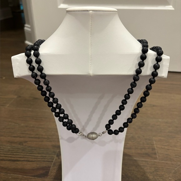 Chic Black Beaded Necklace with Silver Medallion - Picture 2 of 6